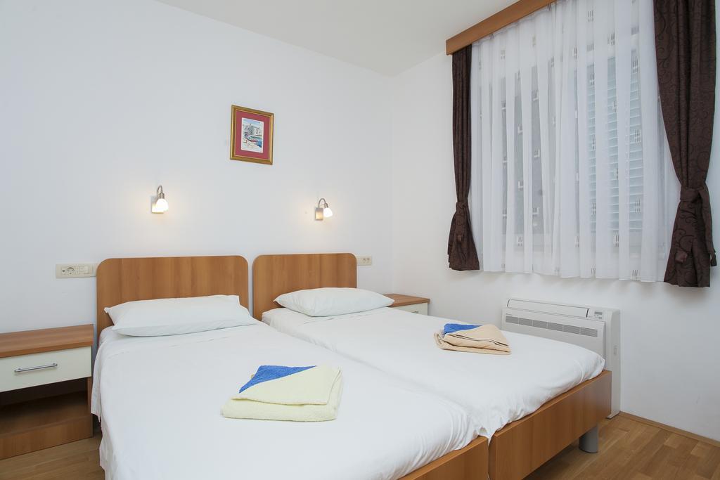 Apartments Villa Maris Lumbarda Room photo