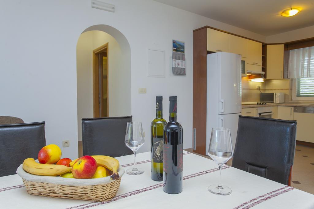 Apartments Villa Maris Lumbarda Room photo